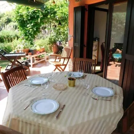 Pour 5 Personnes Avec Jardin Et Piscine Privee *