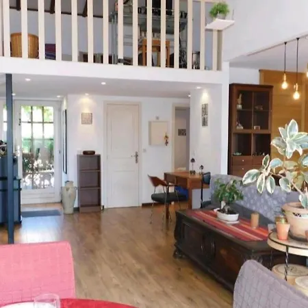 ヴィラ Pour 5 Personnes Avec Jardin Et Piscine Privee