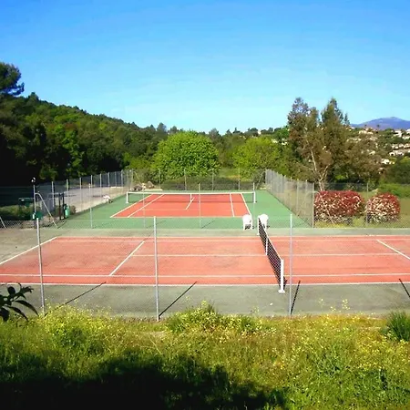 Pour 5 Personnes Avec Jardin Et Piscine Privee Villa