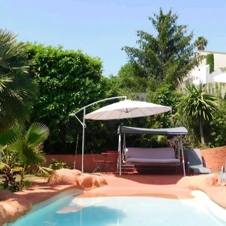Villa Pour 5 Personnes Avec Jardin Et Piscine Privee Villeneuve-Loubet