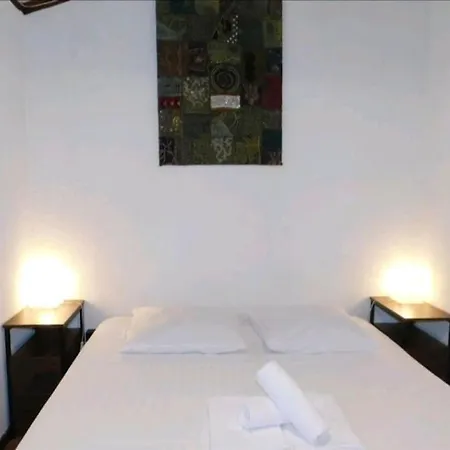 Pour 5 Personnes Avec Jardin Et Piscine Privee