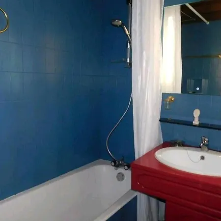 Pour 5 Personnes Avec Jardin Et Piscine Privee *