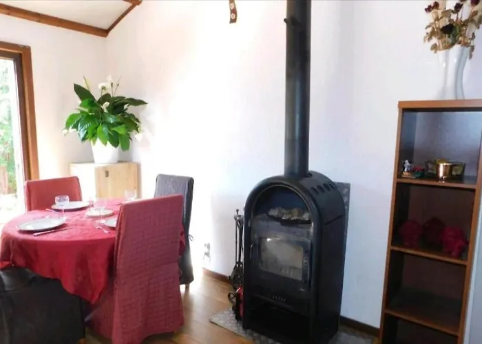 Pour 5 Personnes Avec Jardin Et Piscine Privee *