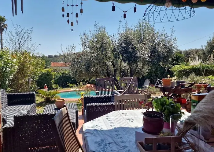 Pour 5 Personnes Avec Jardin Et Piscine Privee *