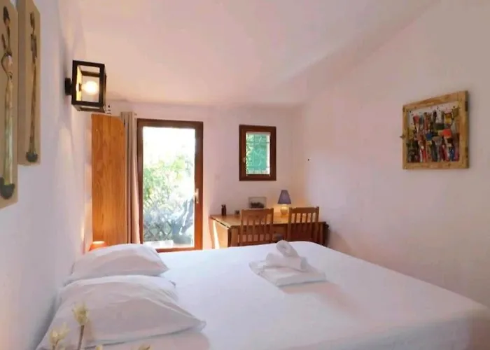 Pour 5 Personnes Avec Jardin Et Piscine Privee ヴィラ ヴィルヌーヴ・ルベ