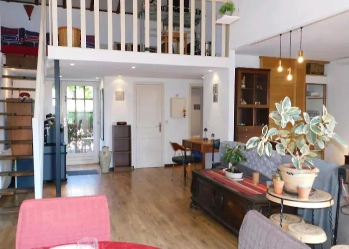 ヴィラ Pour 5 Personnes Avec Jardin Et Piscine Privee