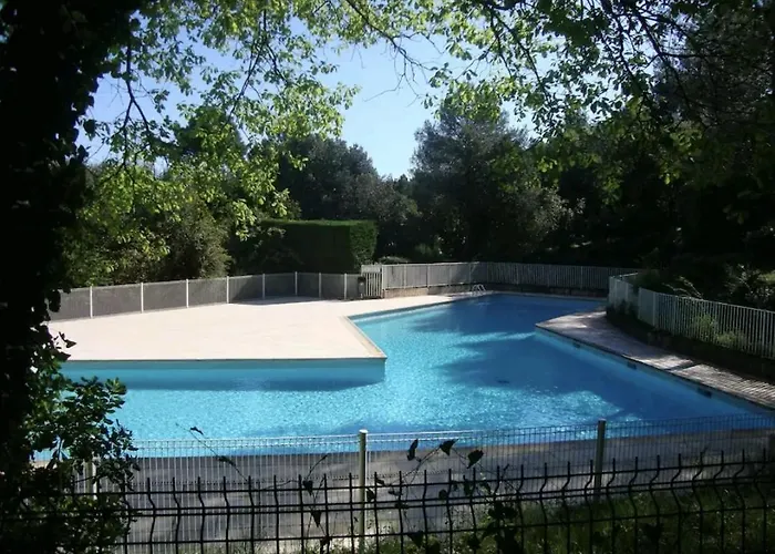 Pour 5 Personnes Avec Jardin Et Piscine Privee * ヴィルヌーヴ・ルベ