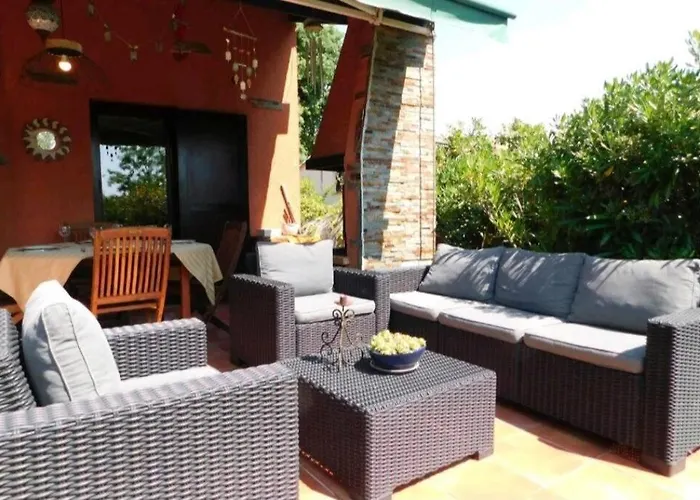 Pour 5 Personnes Avec Jardin Et Piscine Privee * ヴィルヌーヴ・ルベ