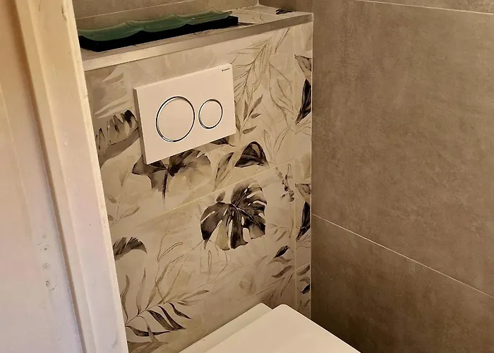 Pour 5 Personnes Avec Jardin Et Piscine Privee